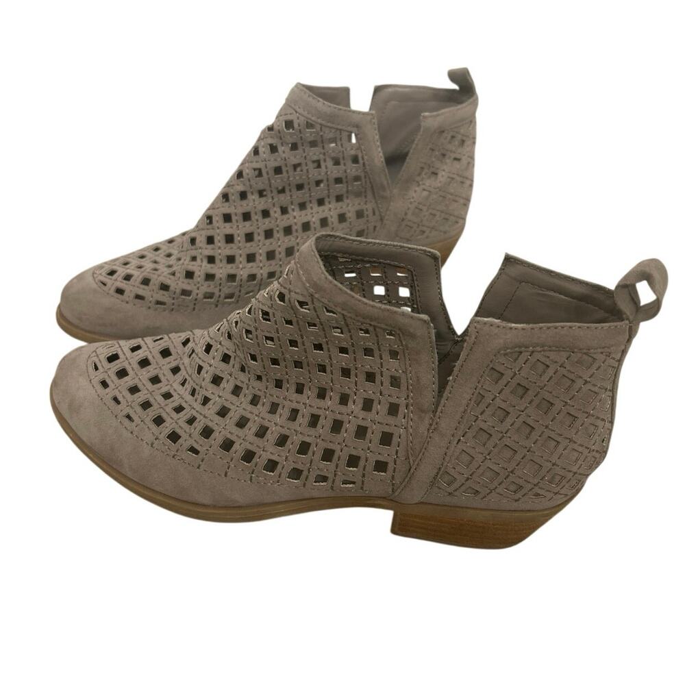 Carlos Santana 9.5 Taupe Leather Laser Cut Ankle Booties Western Boho